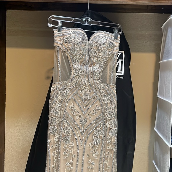 Designer Gown / Dress - Picture 2 of 7